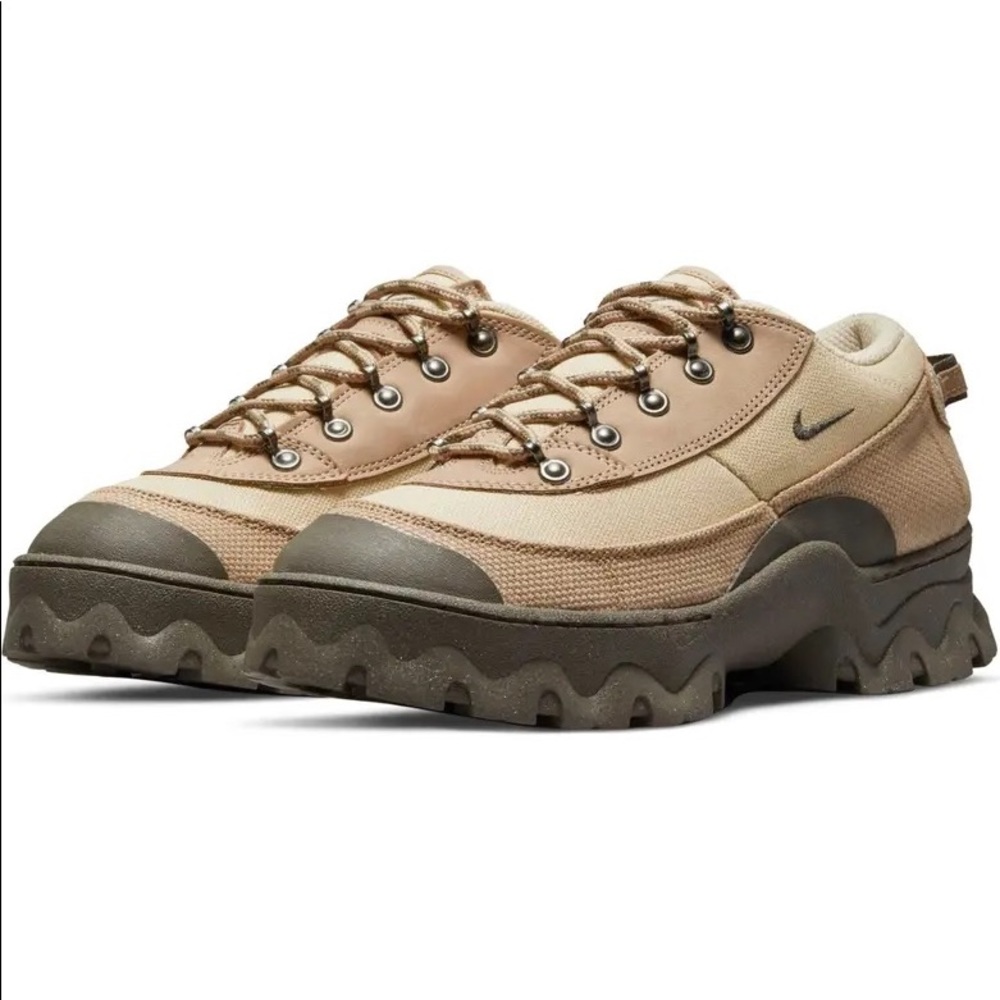 Nike Lahar Low Womens Size 7.5 (“Grain” color)